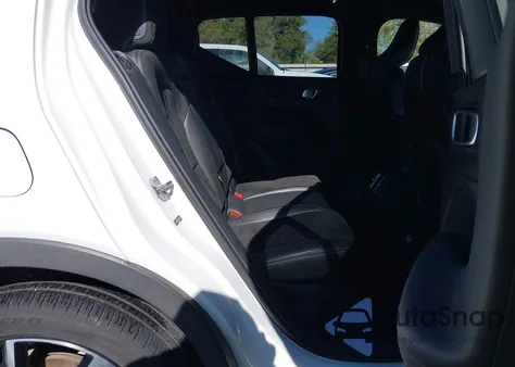 2020 Volvo Xc40 T4 R-Design из США, поврежденный, VIN YV4AC2HMXL2345850